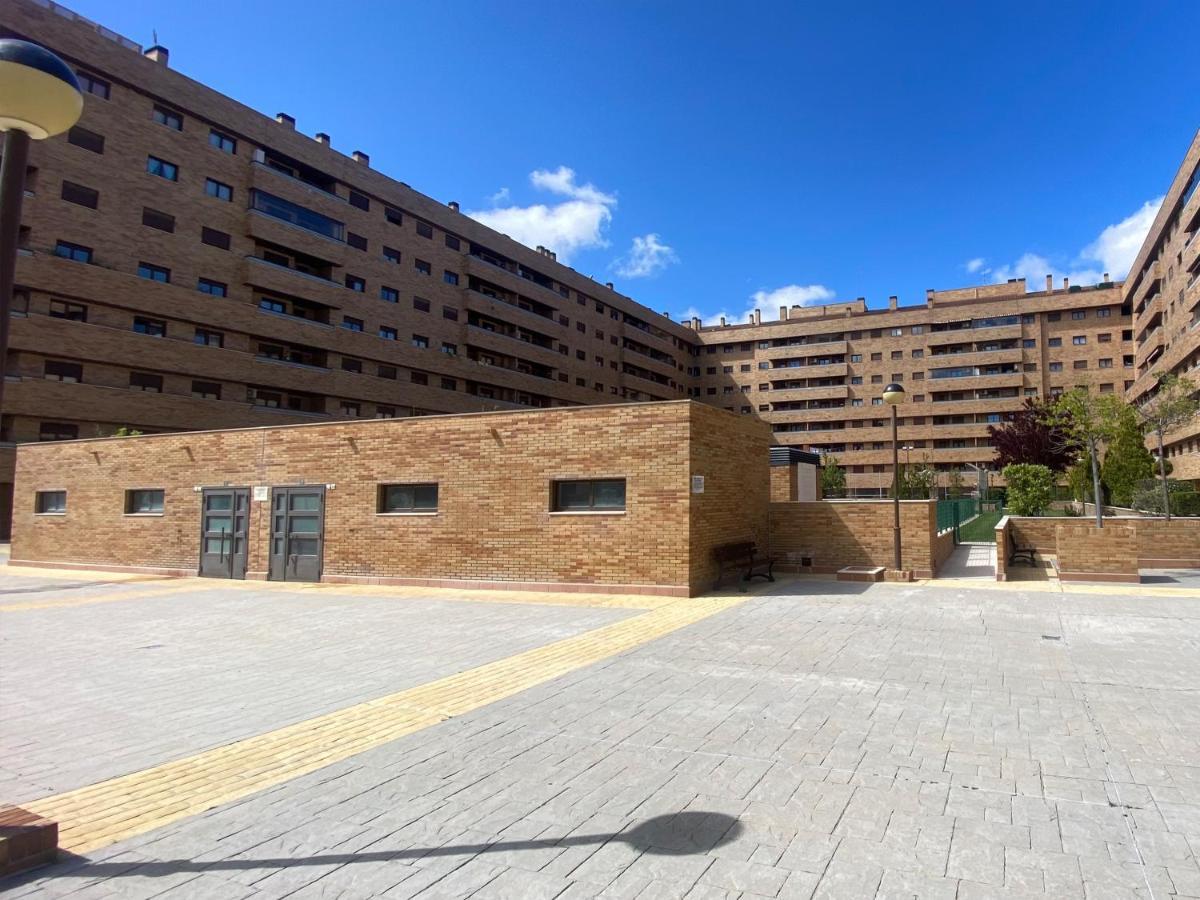 Aires De Toledo-parque Warner Y Madrid En Familia Apartamento *